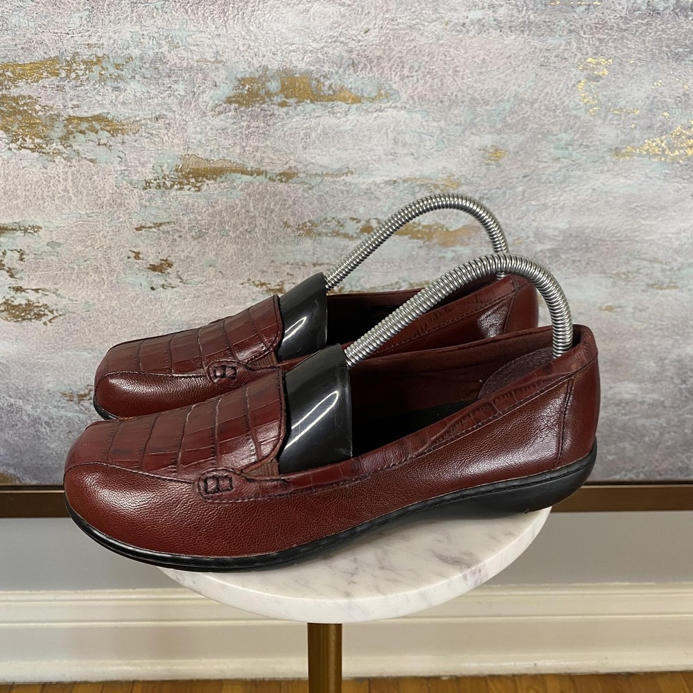 Clarks Bendables Shoes Womens Size 8 Red Leather Loafer Flats Comfort Casual
